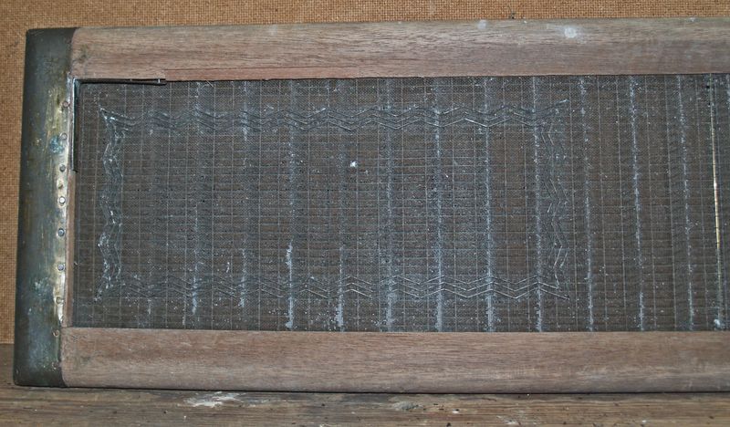 M238b Close up of bill  mould with border but no lettering