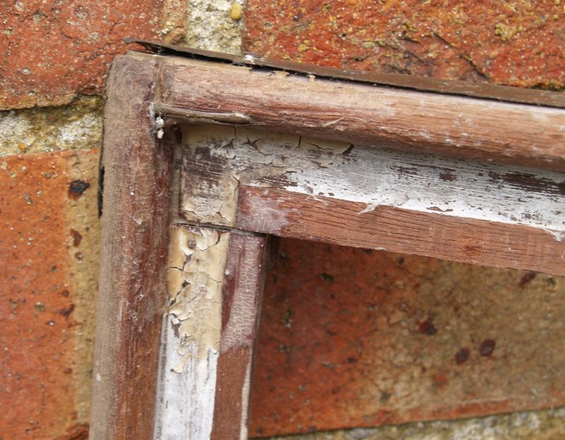 M205f Finale - damaged corner joint - bottom