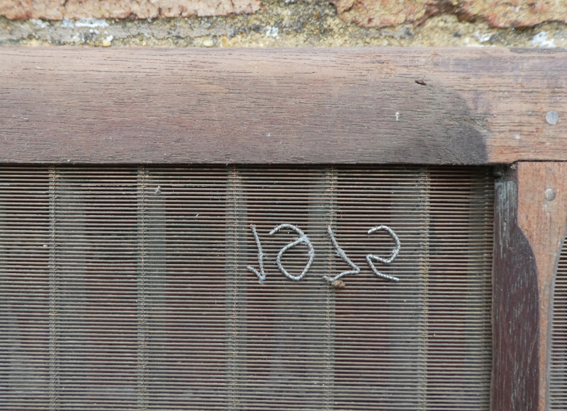 Dividing bar and watermarks P1040609_edited-1